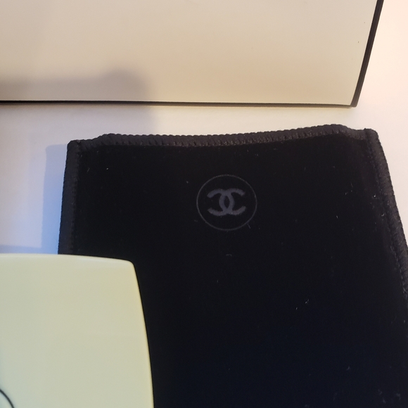 💖100% Authentic CHANEL Limited Edition Compact Mirror, OVNI (Yellow) *NEW - Picture 12 of 14